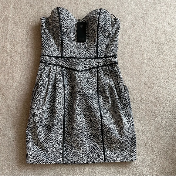BRAND NEW GUESS strapless snake tulip dress - Picture 1 of 4